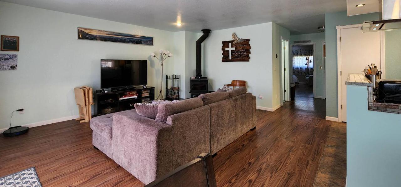 Trinity Escapes - Two Bedroom Two Bathroom Full Apartment Near Airport Anchorage Exterior photo