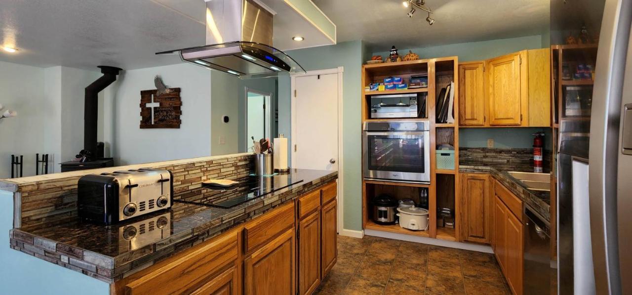 Trinity Escapes - Two Bedroom Two Bathroom Full Apartment Near Airport Anchorage Exterior photo